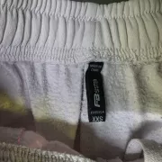 FB Sister Jogginghose XXS – Hellrosa mit weißem Aufdruck – Gebraucht