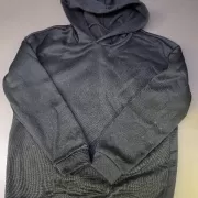 Kapuzenpullover Schwarz – Größe M – Pinkfarbener Rückenaufdruck