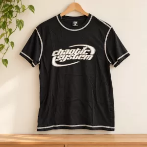 FSBN T-Shirt Schwarz Größe XS – „chaotic system“ mit Kontrastnähten
