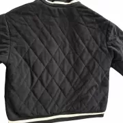 FB SISTER Damen Collegejacke Schwarz mit Steppung und Schriftzug – Größe M