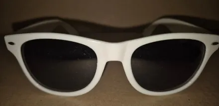 Stylische Sonnenbrille in Weiß – UV 400 Schutz – Top Zustand