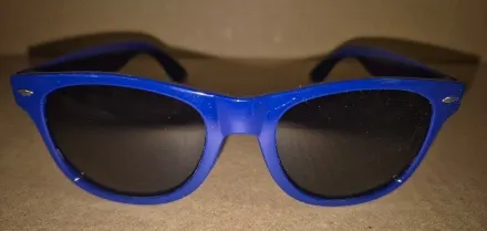 Stylische Sonnenbrille in Blau – UV 400 Schutz – Top Zustand