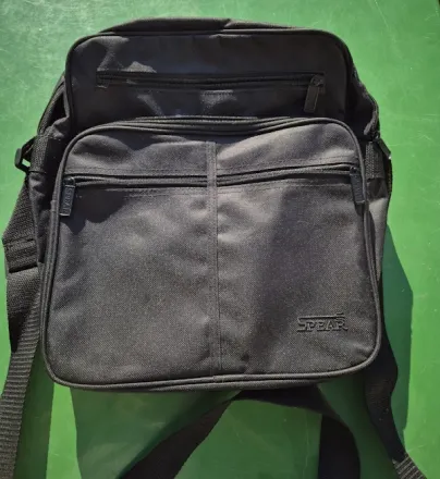 Spear Umhängetasche / Arbeitstasche – Schwarz – 16L Robust